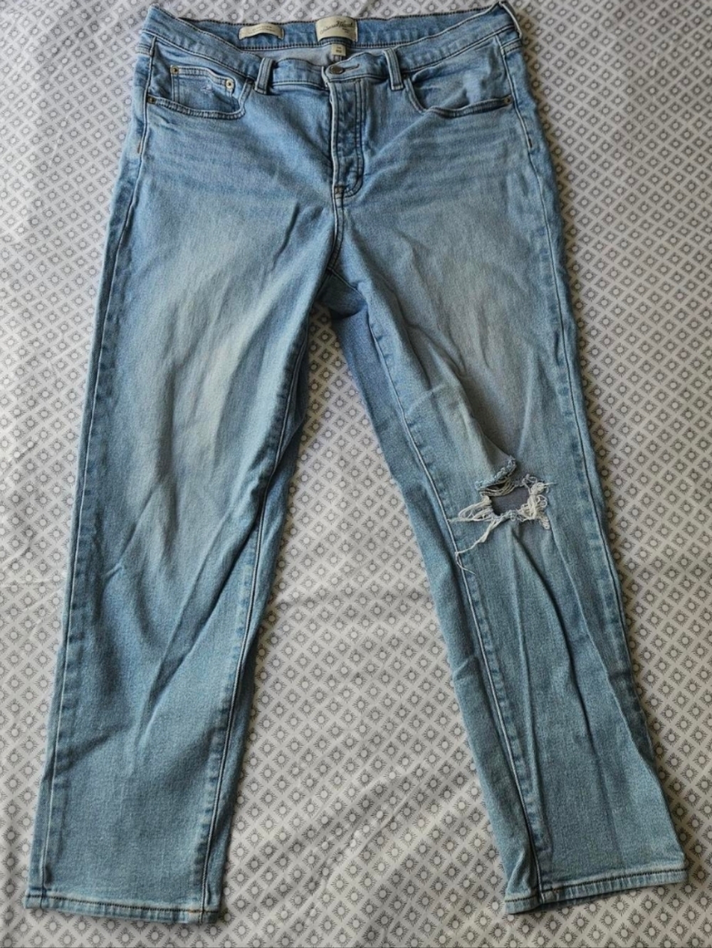 Universal Thread Mid Rise 80's Slim Light Blue Jeans- Size 14R